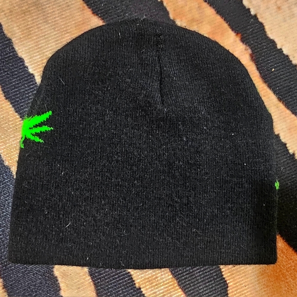 Pot leaf beanie - Picture 2 of 3